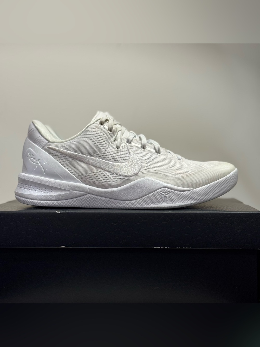 Nike Kobe 8 Protro "Halo" sneakers triple-white colorway Men’s 8.5 Wmn 10 + Box